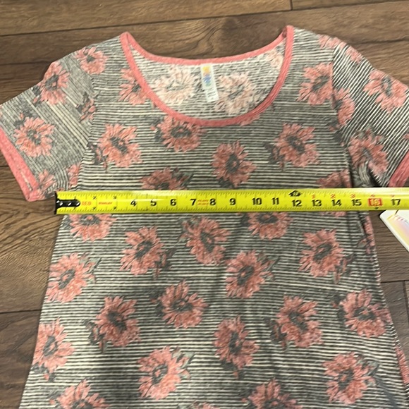NWT lularoe classic t XS - Picture 6 of 6